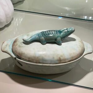 Fabulous Vintage McCarty Pottery.Alligator Casserole. Never used, only dusted.